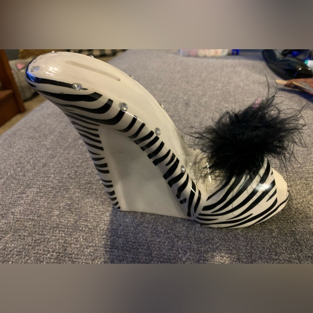Shoe change jar b28